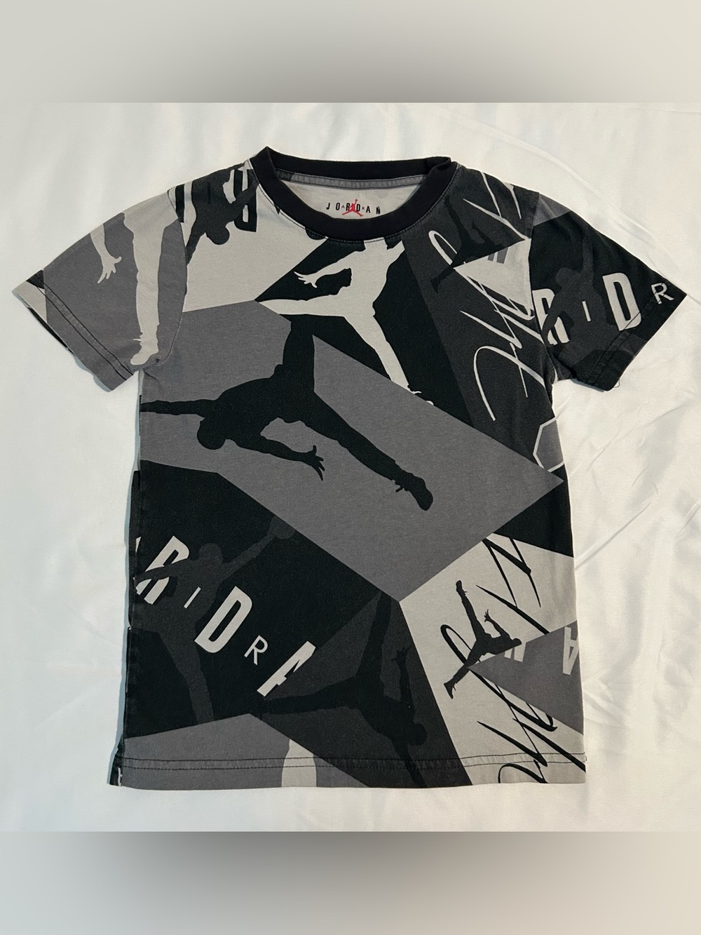 Jordan Boys Small 8-10 All Over Print Jumpman Graphic T-Shirt - Size S 8-10 YRS